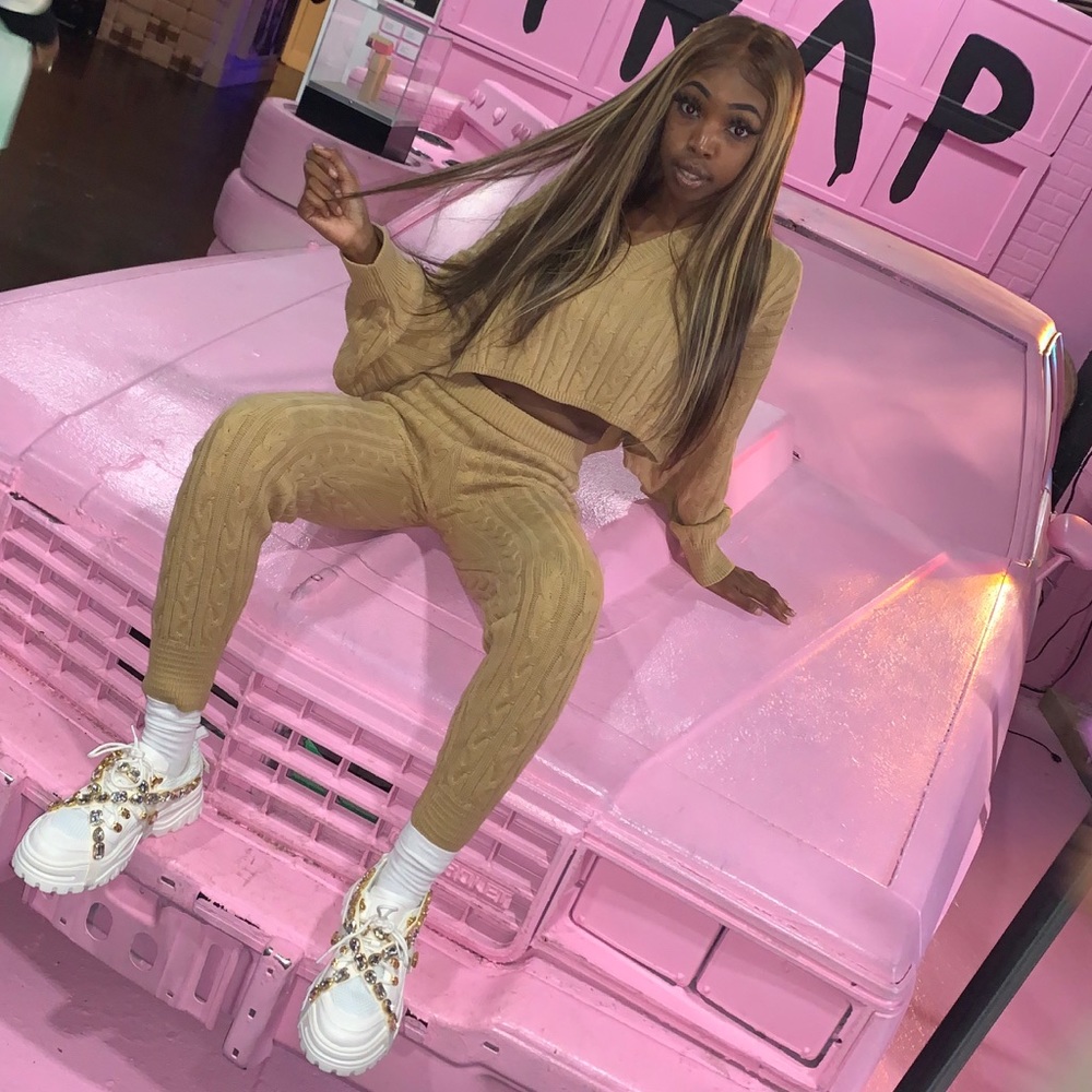 Meet your Posher, Toni